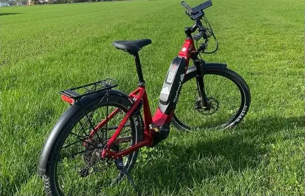 אופניים עם מנוע עזר חשמלי בטיול אופניים בשוויץ